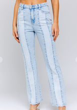 Load image into Gallery viewer, Straight Edge Mid-Rise Jeans
